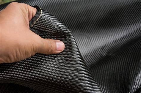  Reinforced Carbon Fiber: De Ultieme Materialenheld Voor Lichtgewicht Constructies!